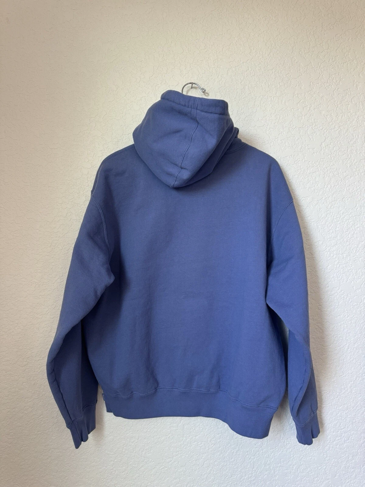 SUPREME Felpa con cappuccio SUPREMA ricamata Love Stronger Than Fear taglia M blu bianco