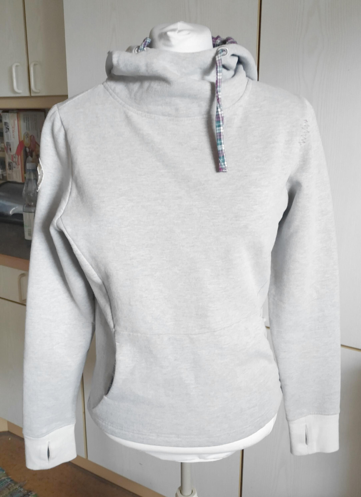 Sudadera con capucha gris de Chillaz talla 38