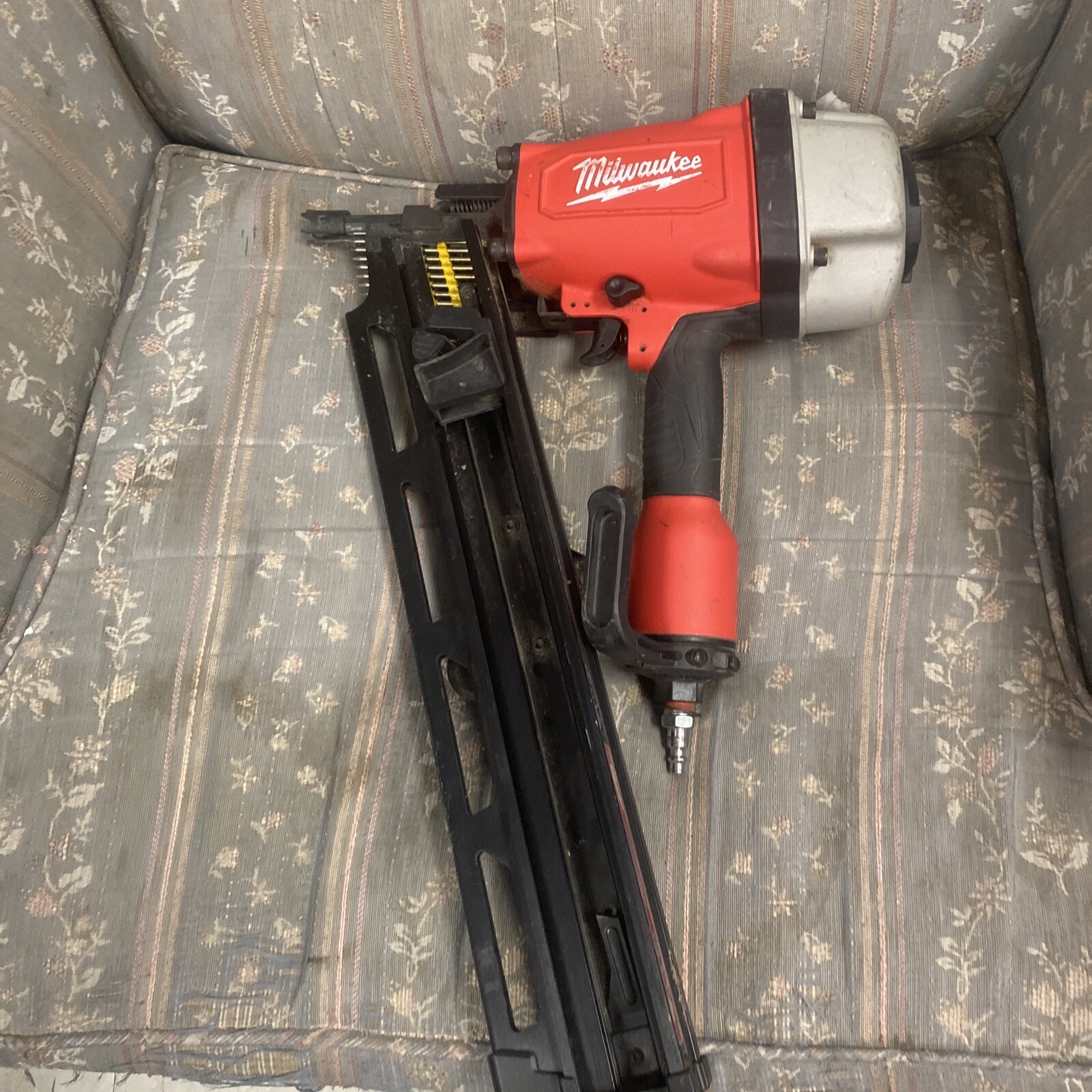 Milwaukee 720020 31/2 inch Full Round Head Framing Nail Gun