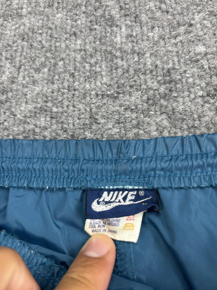 Pantalones cortavientos vintage Nike para hombre grandes azules de nailon hechos en Japón años 90 Foto 3 de 4