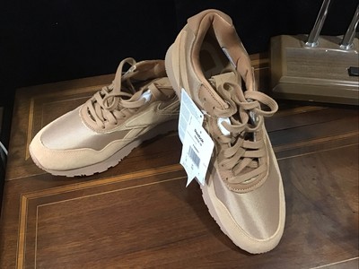 NEW VICTORIA BECKHAM X Reebok Rapide VB Beige Gold Sport Shoes Size 7.5-8 