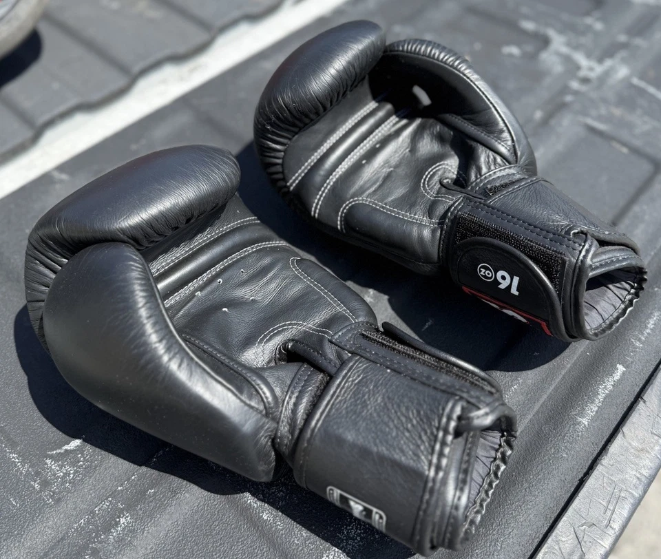 GUANTES DE BOXEO ESPECIALES GEMELOS - 16 OZ - NEGROS - ENVÍO GRATUITO / RÁPIDO Foto 4 de 4