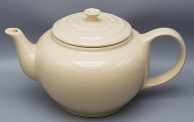 LE CREUSET Keramik TEEKANNE creme Ø ca.15,4cm / ca.13 cm hoch gut