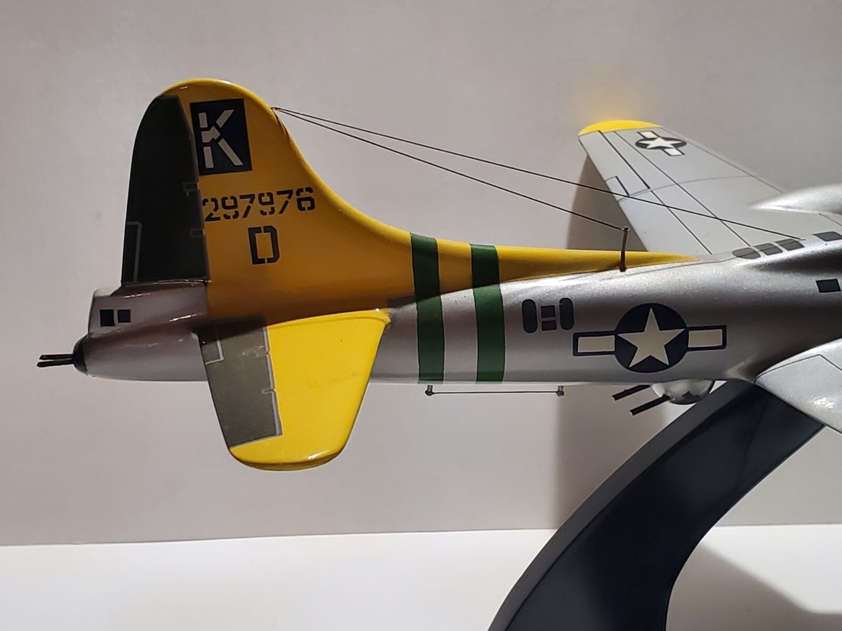 B-17G フライングフォートレス 'A Bit O' Lace' B-17G 