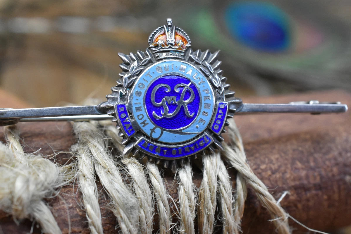 Bar brooch store