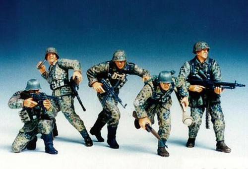 35196 Tamiya 1:35 Segunda Guerra Mundial Juego de figuras Dt. Soldados frontales (5 figuras)), GMK, kit de modelo - Imagen 2 de 3