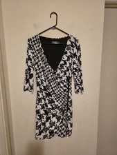 NWOT Guess White And Black Dress With Zipper On The Front Size 10