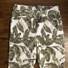 Chico's Women s Perfect Stretch Ankle Cropped Pants Size 1 US 8 Tropical Leaf