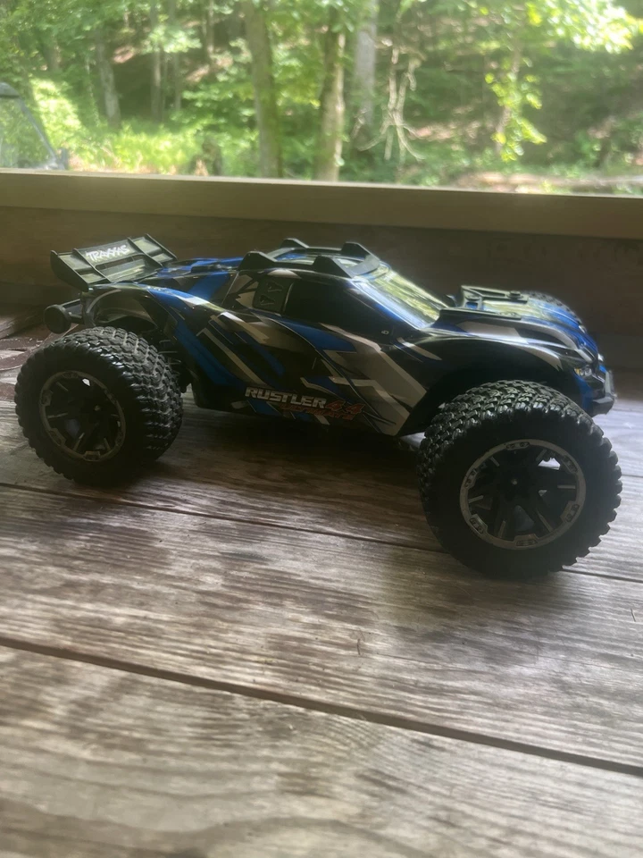 Traxxas 4x4 Rusler Ultimate 遥控汽车 — 第 2/4 张图片