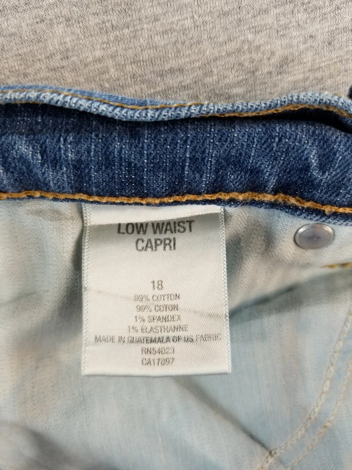 Old Navy Jeans Women's Sz 18 VTG Low Waist Capri Med Wash Normcore Cute Stylish - Image 4 of 4