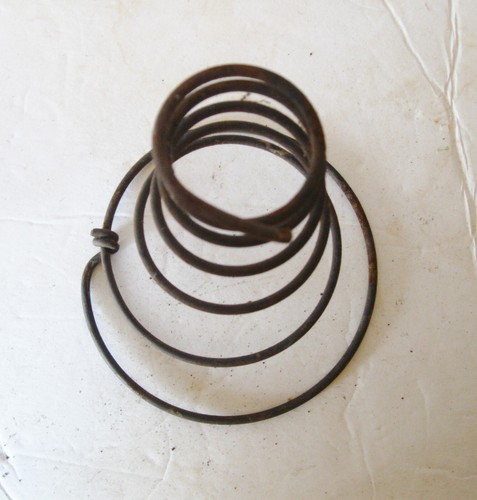 6 Vintage Tornado Rusty Metal Coil Bed Springs Craft Repurposing 7" - Picture 5 of 5