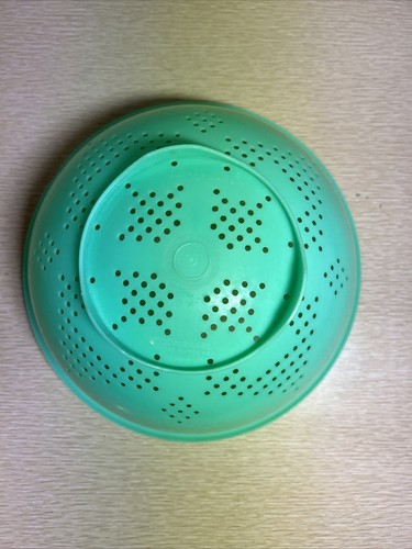VINTAGE TUPPERWARE Green 10" Footed Colander /Strainer # 339-3 - Picture 2 of 5