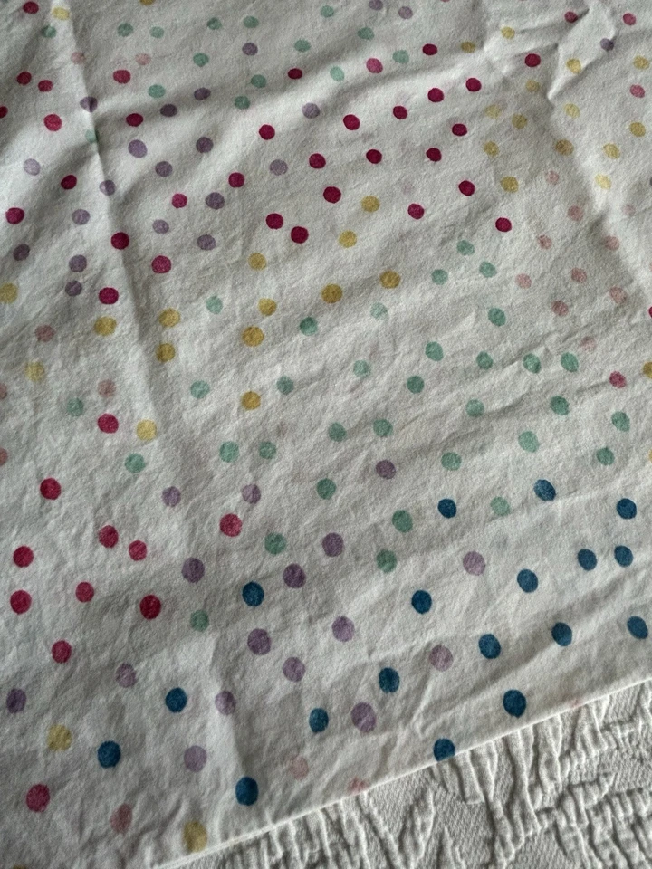 Набор простыней Pottery Barn Kids яркая пастель в горошек - 3 штуки - полноразмерная кровать - Изображение 4 из 4