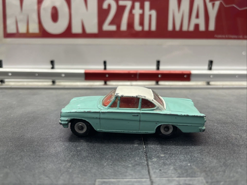 Dinky Ford Consul Capri 143 IN GREAT CONDITION - Image 3 of 4