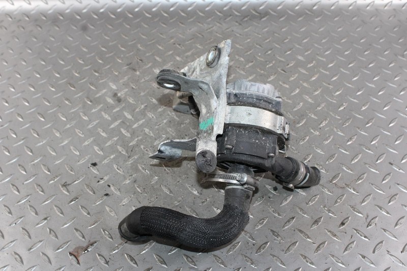 Maserati Ghibli 2014-2019 Auxiliary water pump