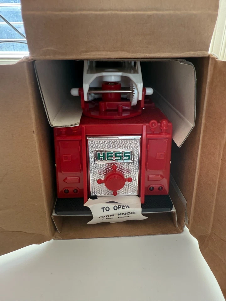 Banco de camión de bomberos de juguete HESS 1986 RARO de colección sin usar, en caja original Foto 3 de 4