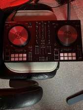 Native Instruments Traktor Kontrol S2 MK3 2-Channel  2-Deck DJ Controller S2MK3