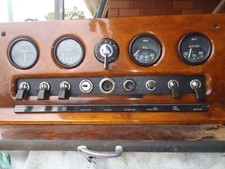 Jaguar 420G Instruments with 4 gauges , many switches , Walnut facia centre dash