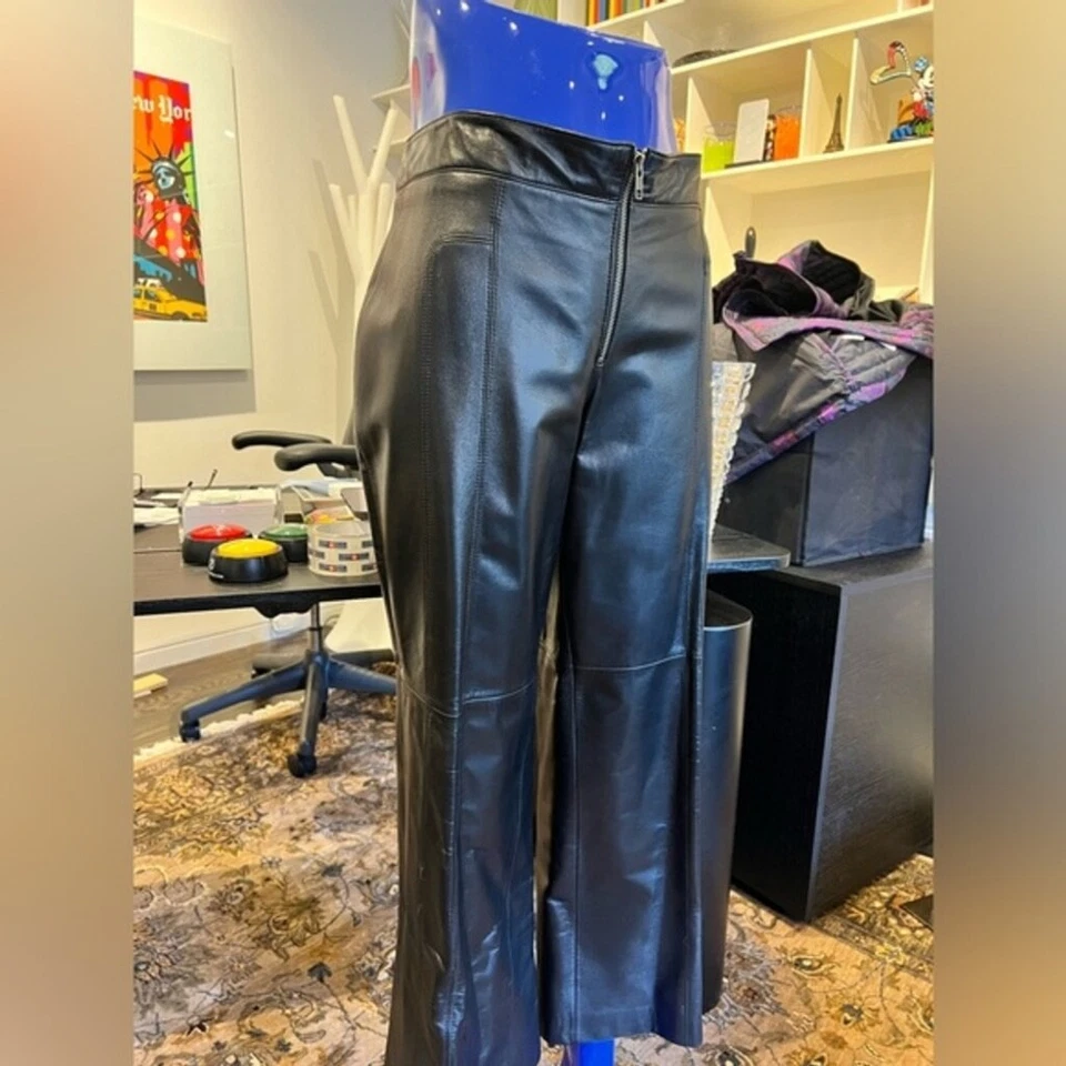 Pantalón de cuero para mujer Danier de moto/montar. Totalmente forrado y patas anchas. Foto 2 de 4