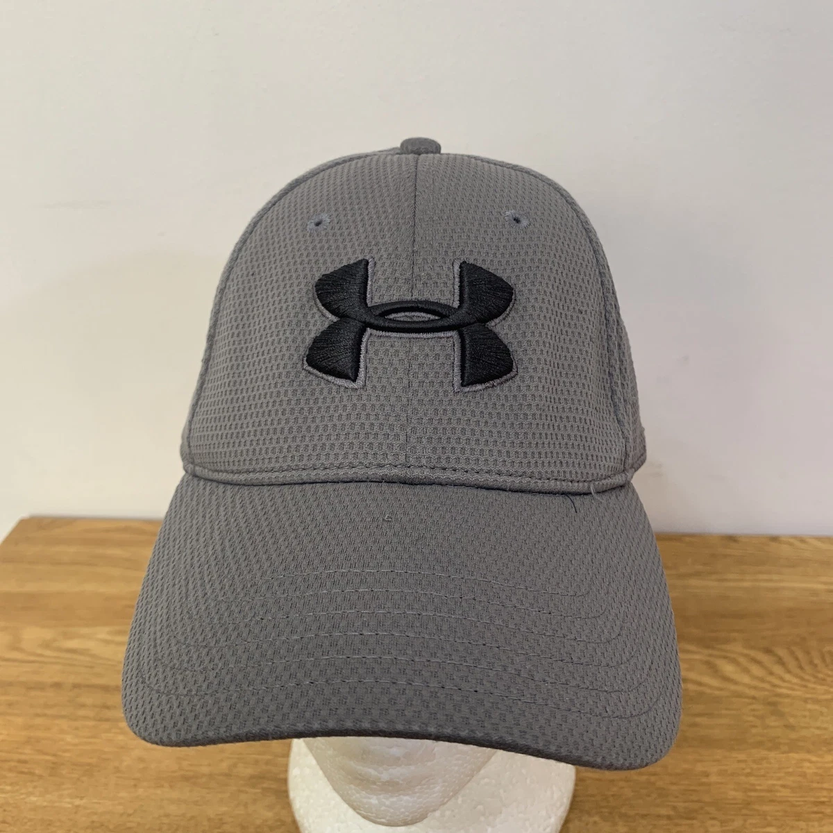 Under Armour Classic Fit men s grey baseball cap size M L