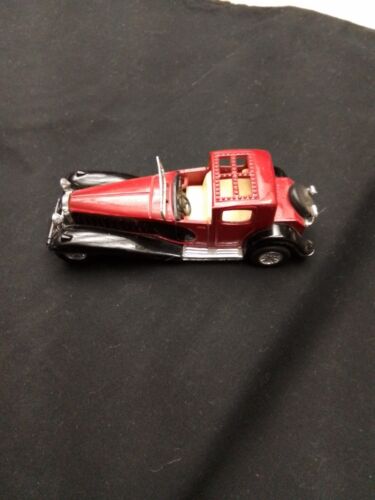 1:36 Bugatti Royal Diecast Car Red & Black Pull Back And Go SAICO SS 4717 - Picture 1 of 11
