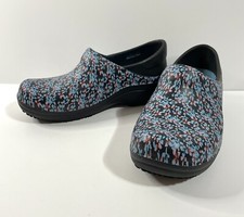 Crocs Triple Comfort Blue Floral Print Slip Resistant Clogs Shoes Women's Sz 6