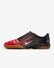 Nike Men's Total 90 Trainers in Black/University Red Shoes