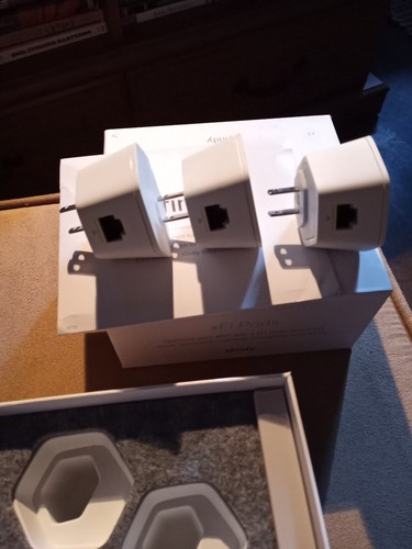 Xfinity xFi Pod WiFi Network Range Extender, 1st Generation, XE1-S 3 Lot - Picture 4 of 7