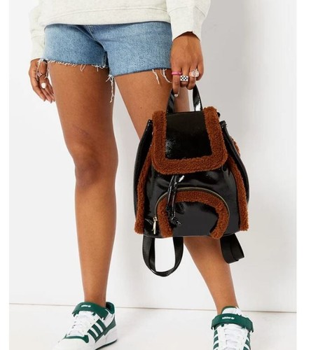 Mochila pequeña escolar SKINNYDIP Scarlett brillante imitación piel - NEGRO / MARRÓN - Imagen 2 de 6