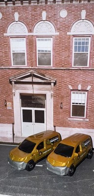 Lot Of 2 MATCHBOX Renault Kangoo Express Delivery Locksmith NLFFP 1:64 Diecast