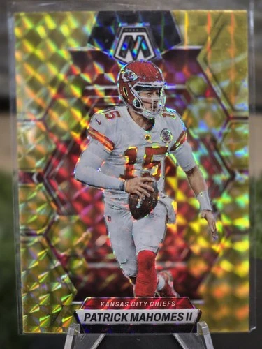 2023 Panini Mosaic - Patrick Mahomes II #109 Reactive Yellow Mosaic Prizm