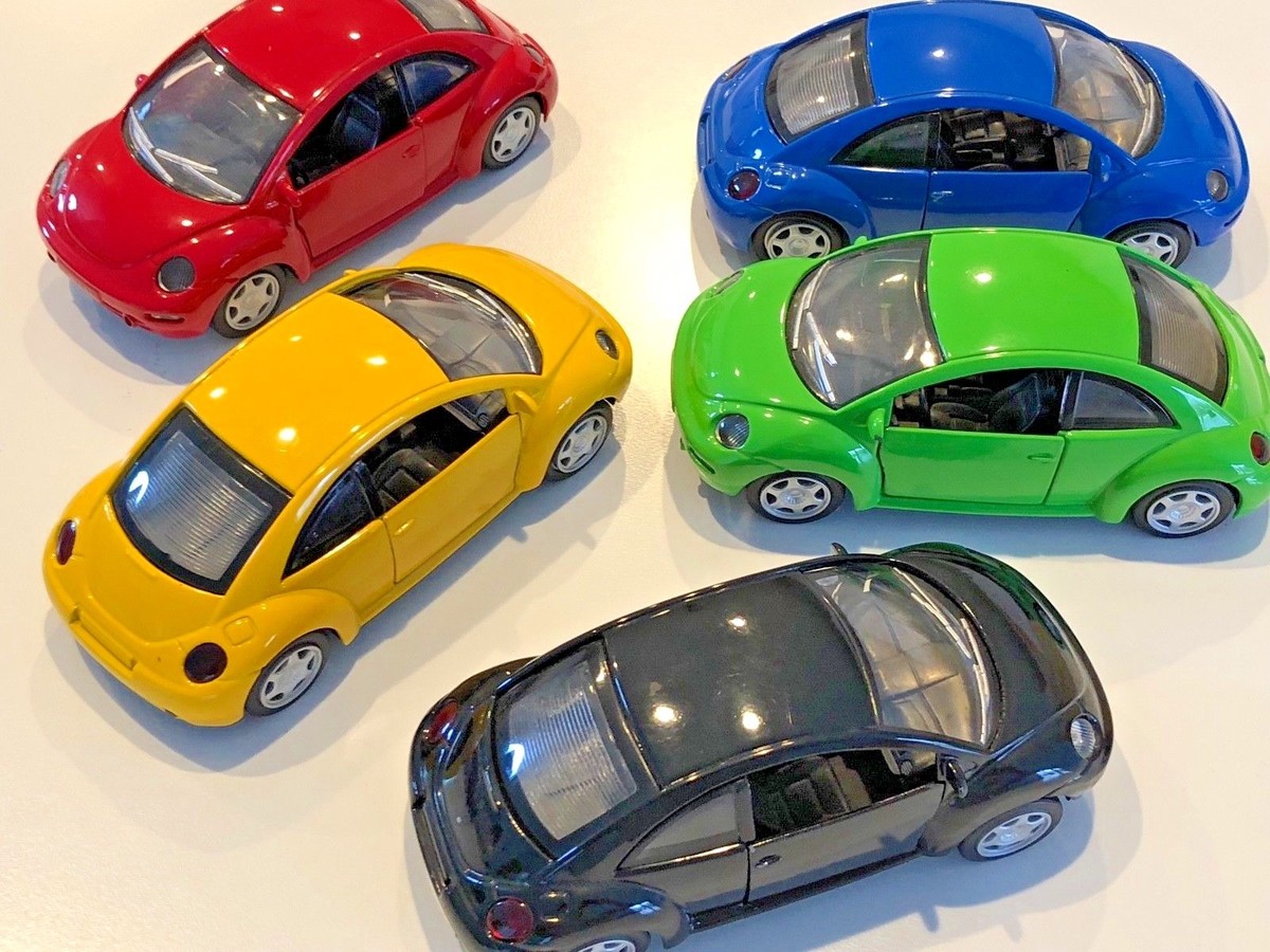 Collection of 5 '99 VW New Beetle pull-back models by SmartToys 1