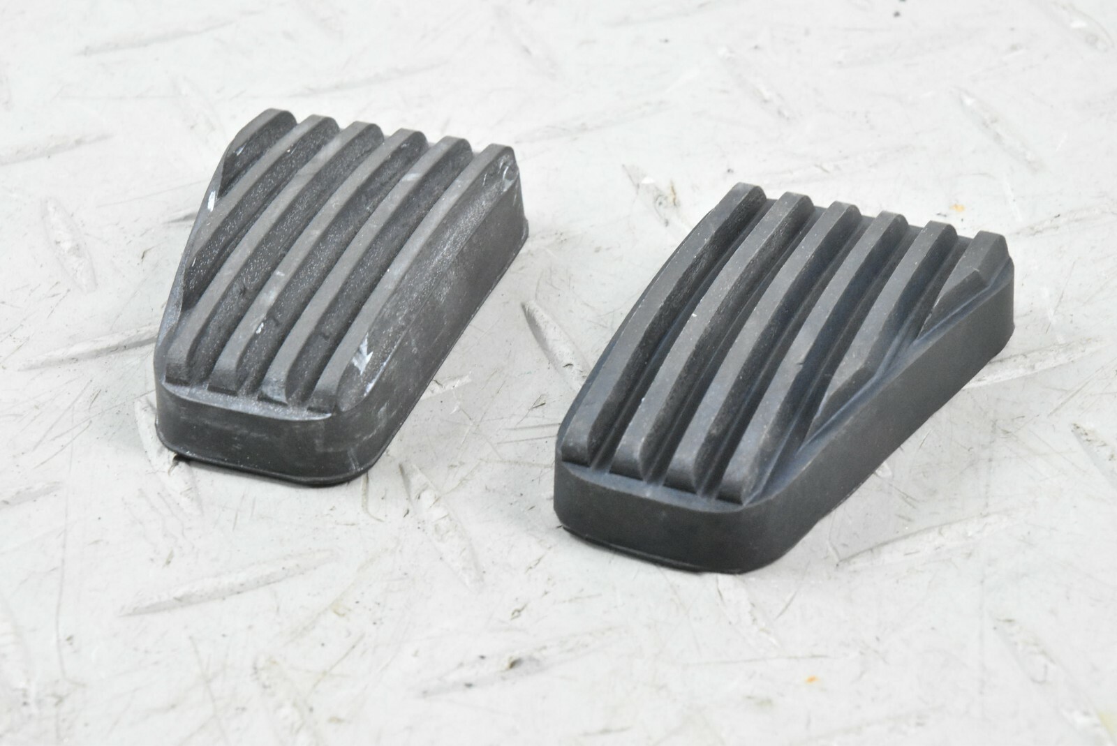 JAGUAR XJS XJ40 X300 GETRAG MANUAL PEDAL BOX CLUTCH BRAKE PAD RUBBER