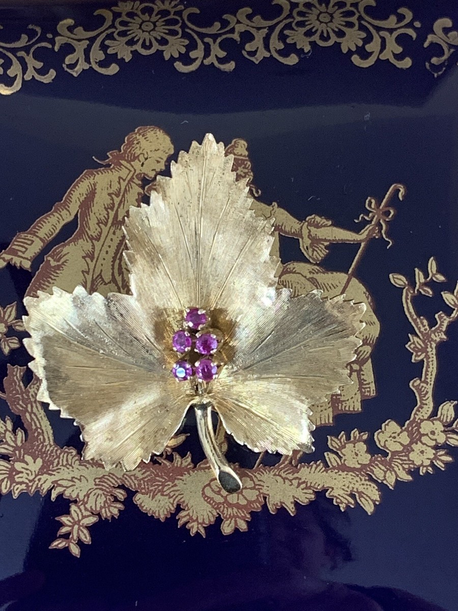 Tiffany & Co 18K Yellow Gold Ruby Maple Leaf Pin Brooch 8.9 Tiffany & Co 18K Yellow Gold Ruby Maple Leaf Pin Brooch 8.9
