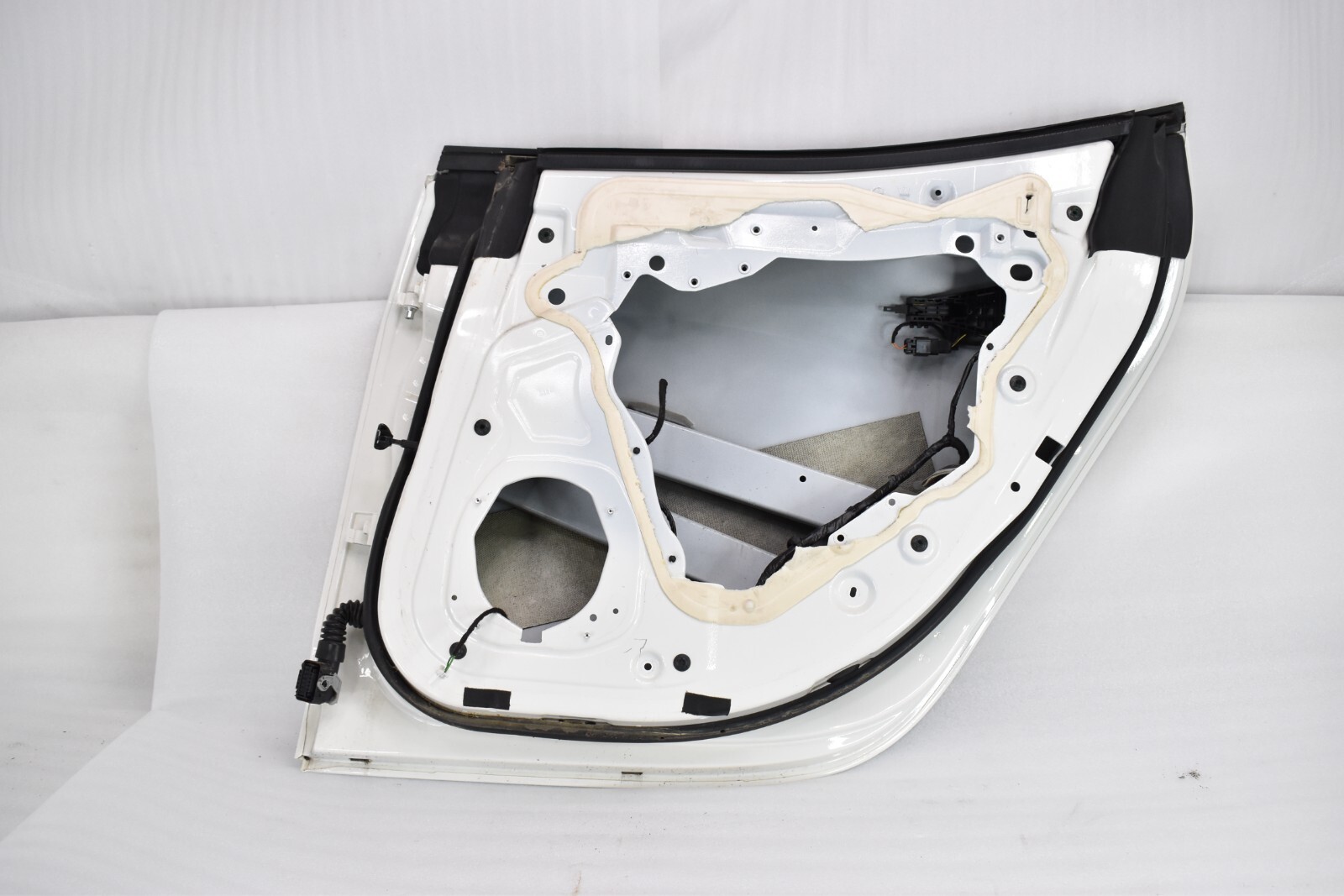 🚀 2014-2017 MASERATI GHIBLI REAR PASSENGER SIDE EXTERIOR DOOR SHELL WHITE PANEL
