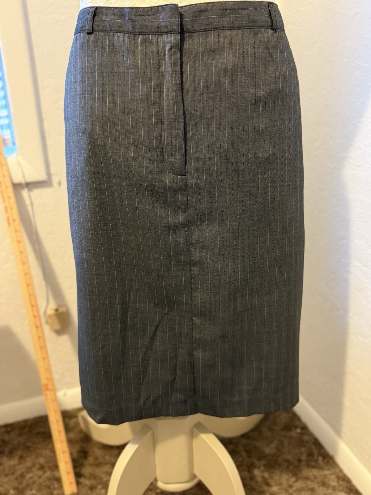 Jaclyn Smith Women’s Gray Pinstripe Pencil Skirt Lined Stretch Knee Length 18
