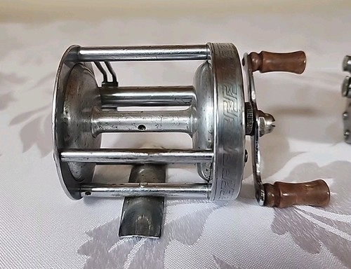 2 Stück Pflueger Akron 1894 und Pflueger Supreme USA Bait Casting Angelrollen - Bild 2 von 16