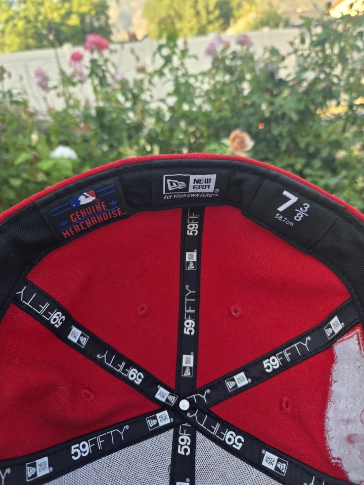 Boston Rojo Calcetines New Era 59FIFTY Gorra Ajustada 7 3/8 B-Town Parche Rojo Azul Marino Sombrero Foto 4 de 4