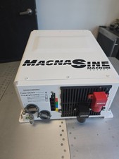 Magnum 2800 W 12 V DC Pure Sine Inverter / Ch...
