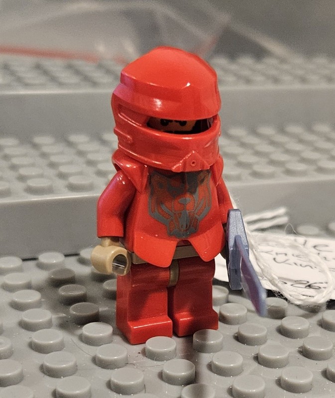 Lego MINIFIGURE- Knights Kingdom II Santis  Cas267.  Lot15