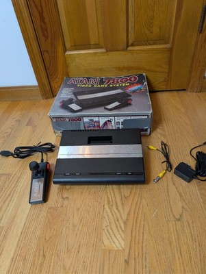 Atari 7800 Video Game Console System with  Accessories and Original Box 