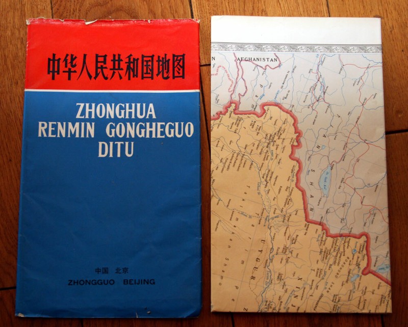 ZHONGHUA RENMIN GONGHEGUO DITU Beijing China 1971 Chinese Map in Sleeve