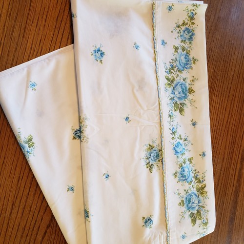 VTG Twin Size Flat Sheet Lovely Blue Roses/Flowers VTG Linen - Picture 4 of 4