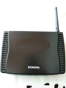 Siemens ADSL SL2-141-I 100 Mbps  Router ohne Netzteil M-2106, makellos