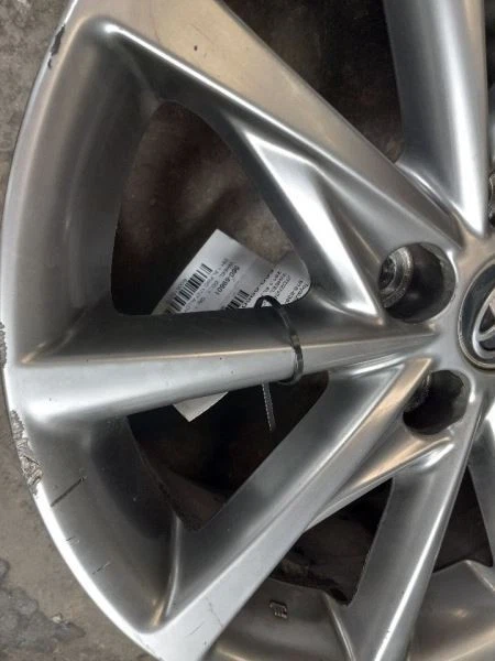 Rueda Prius V VIN UE 7º y 8º dígito aleación 17x7 compatible con 12-18 PRIUS Foto 3 de 4