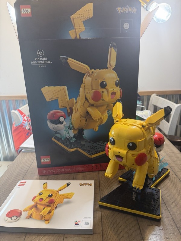 LEGO Pokémon Pikachu and Poké Ball (72152) 2050 pcs Complete Set w/ Box 18+