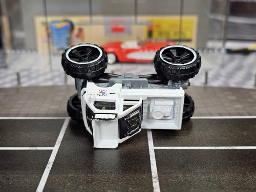 Hot Wheels Mazda Autozam Sczum 4x4 HW Dream Garage 3/5 White Texas Toot Truck - Picture 6 of 7