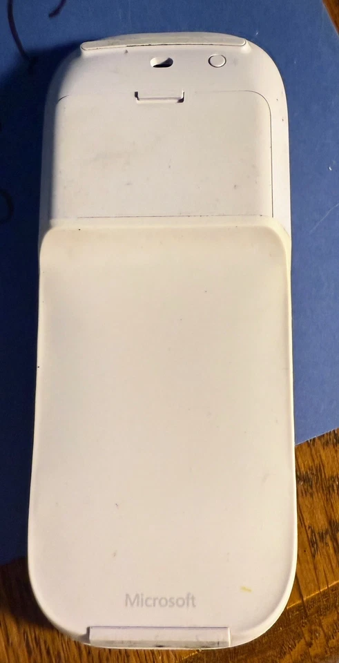 Microsoft Bluetooth Surface Arc Mouse, Light Grey - CZV-00001 - Image 2 of 4