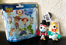 Disney Pixar Toy Story #5 CHASE Forky & Karen Bever Bag Clip On Keychain NEW
