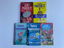 TERRY PRATCHETT 4 BOOK SET in the DISCWORLD series  PaperBack + EXTRA NOVEL